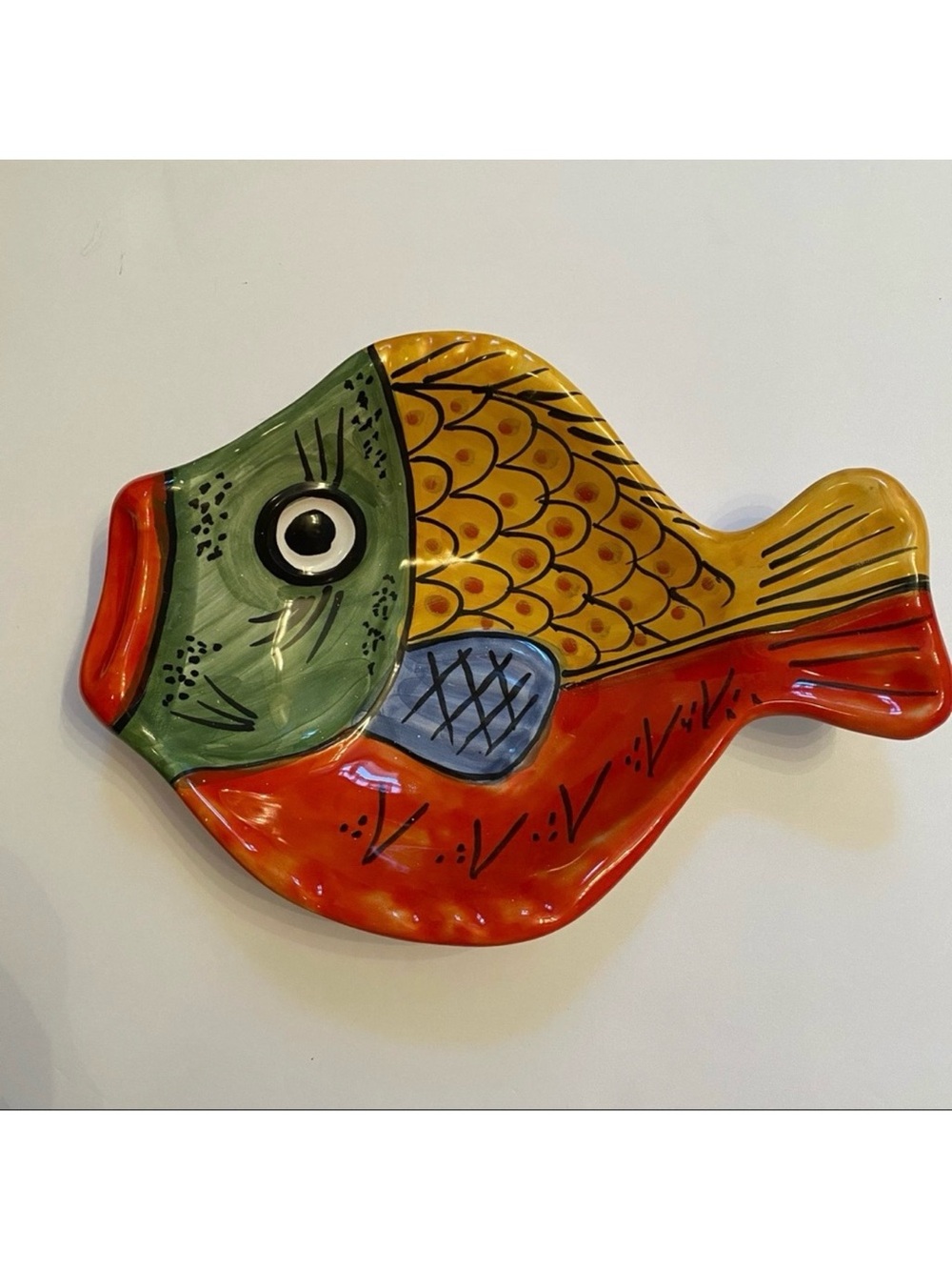 VIETRI FISH DISH HOME DECOR SERVE WARE ITALY POTTERY RED BLUE YELLOW DINING